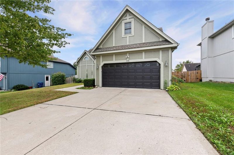 315 Shannon Ave, Smithville, MO 64089