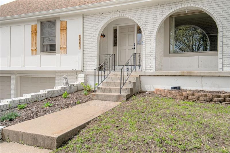 12706 Corrington Ave, Grandview, MO 64030