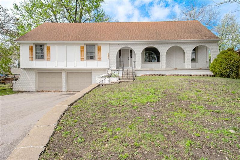 12706 Corrington Ave, Grandview, MO 64030