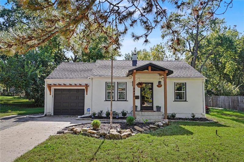 8429 W 54th Ter, Merriam, KS 66202
