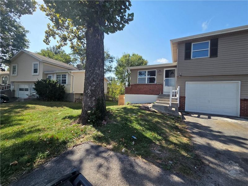 909 N Jan Mar St, Olathe, KS 66061
