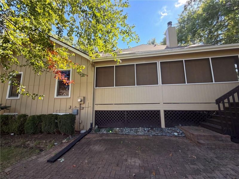 12600 Pawnee Ln, Leawood, KS 66209