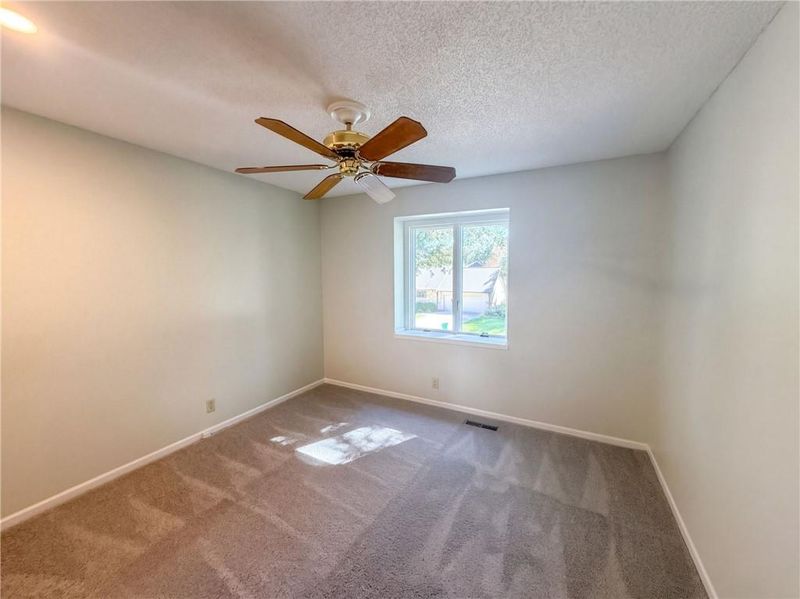 12600 Pawnee Ln, Leawood, KS 66209
