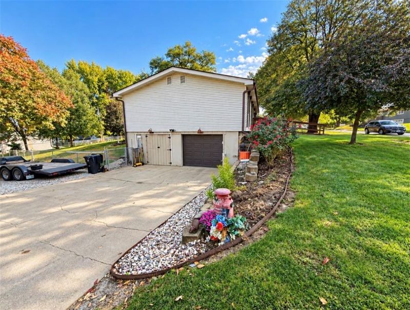 Linden St, Tarkio, MO 64491