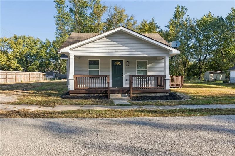 114 W 2nd St, Garden City, MO 64747