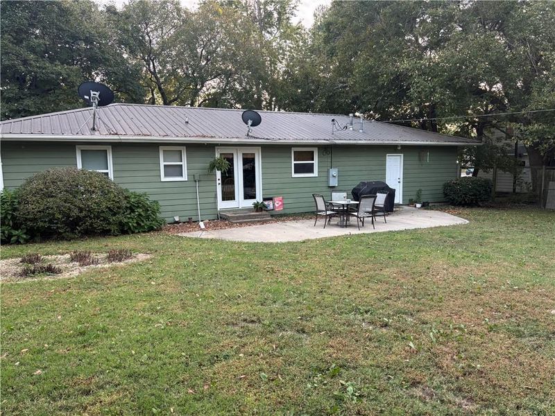 611 E 4th Ave, Garnett, KS 66032