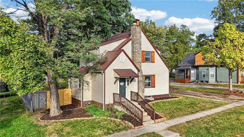 219 S Front St, Pleasant Hill, MO 64080
