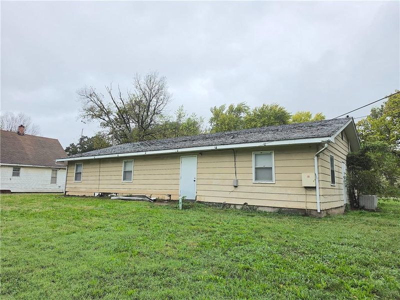 318 E 6th Ave, Garnett, KS 66032