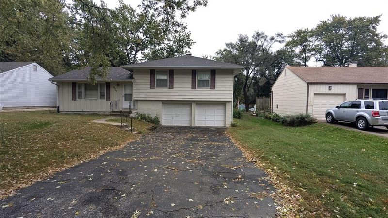 8507 Spring Valley Rd, Raytown, MO 64138