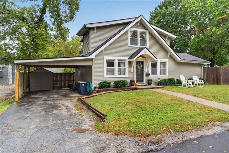 7827 Main St, Kansas City, MO 64114