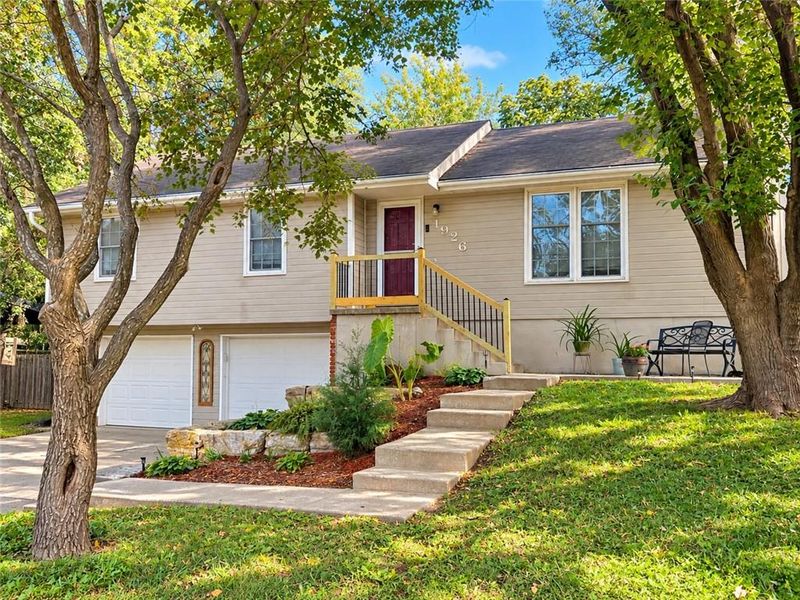 1926 4th St, Lee's Summit, MO 64081