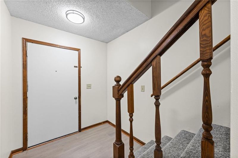 1104 Jeff Cir, Paola, KS 66071