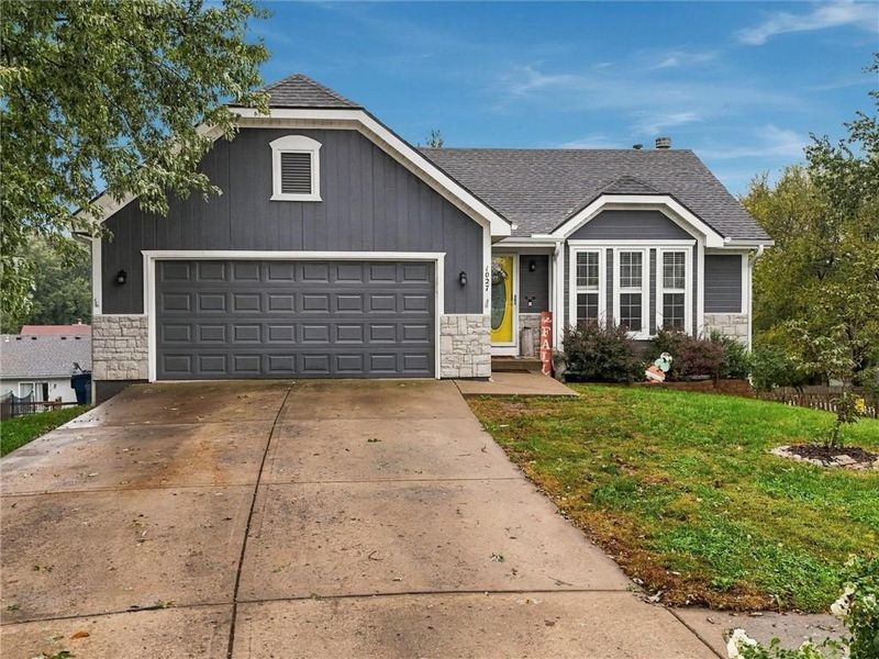 1027 Swallow Ct, Liberty, MO 64068