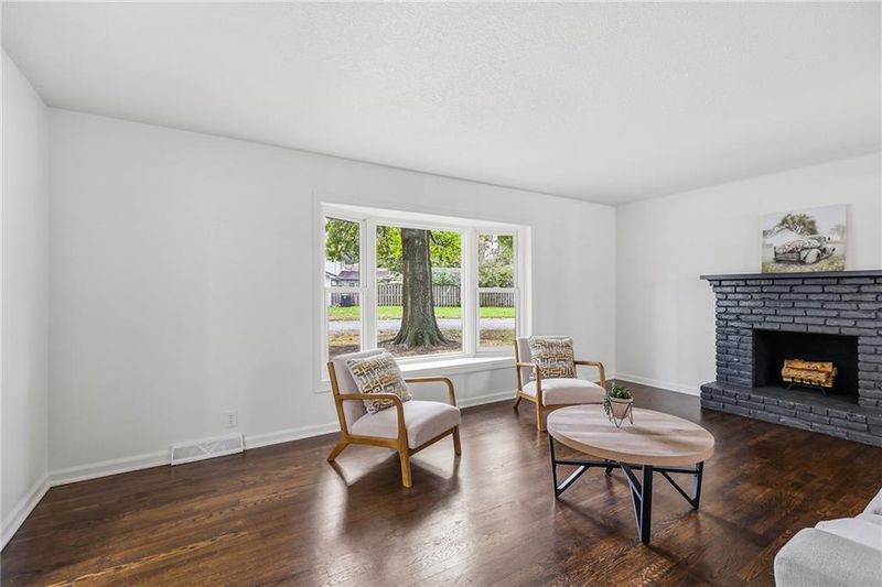 5008 Spring St, Kansas City, MO 64133