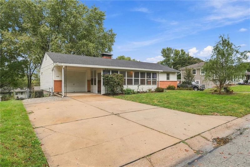1608 Lee Ln, Pleasant Hill, MO 64080