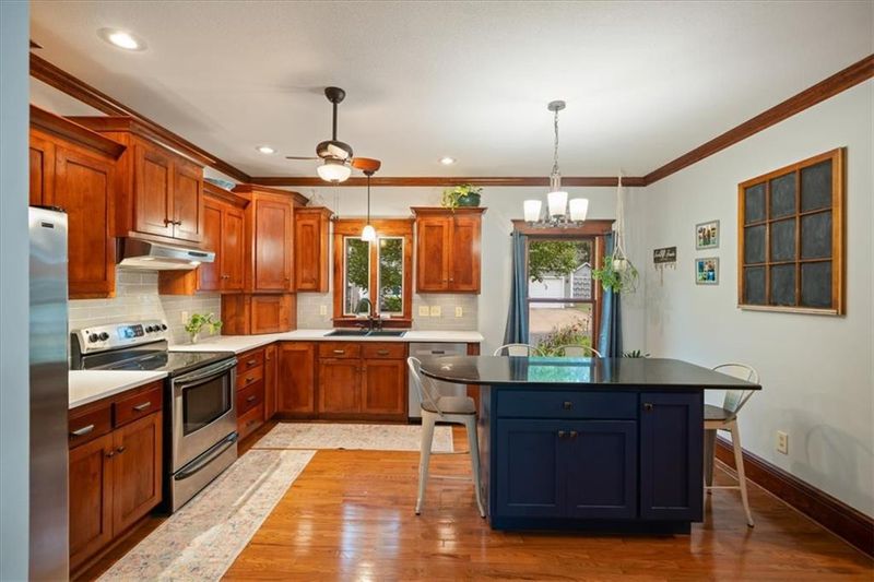 409 E Shawnee St, Paola, KS 66071