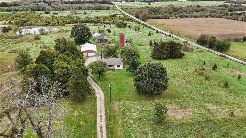 794 E 1650 Rd, Baldwin City, KS 66006