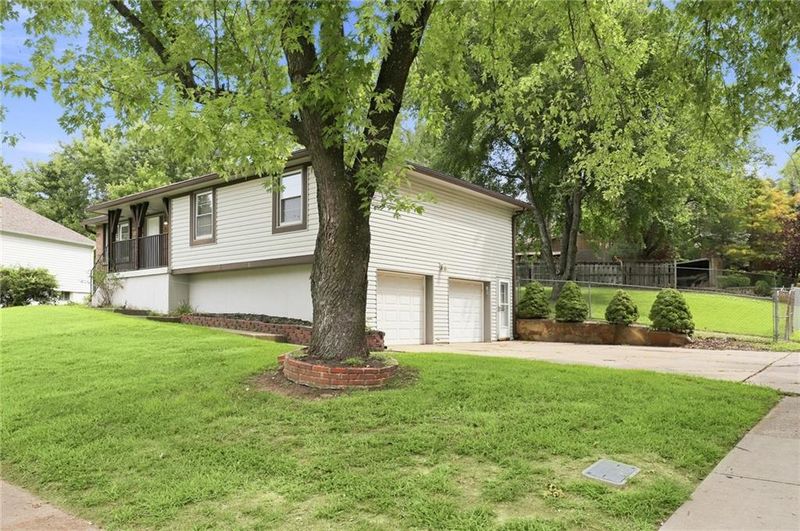 1601 N Glen Ellyn St, Independence, MO 64056