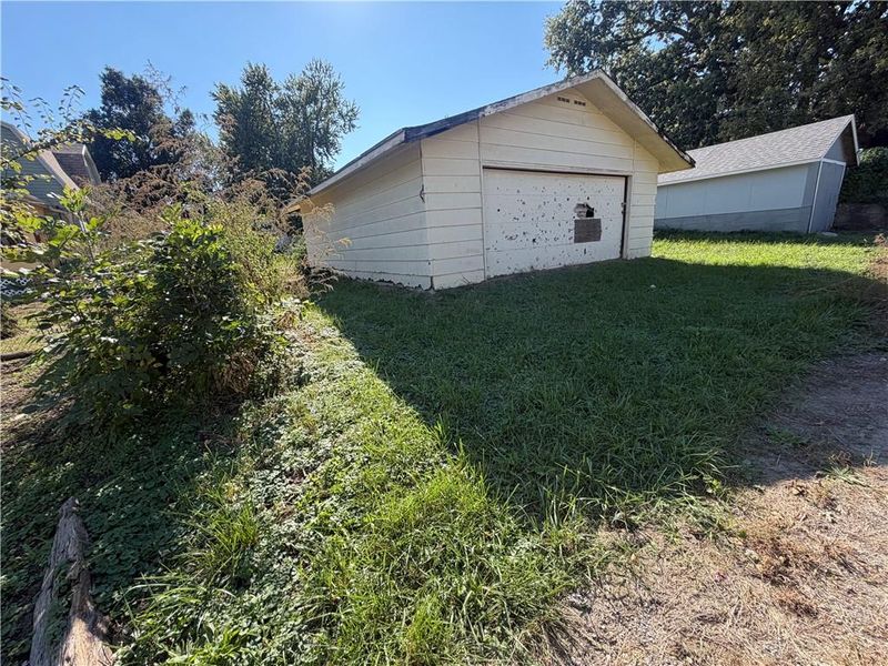 2831 Seneca St, St Joseph, MO 64507