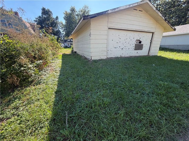 2831 Seneca St, St Joseph, MO 64507