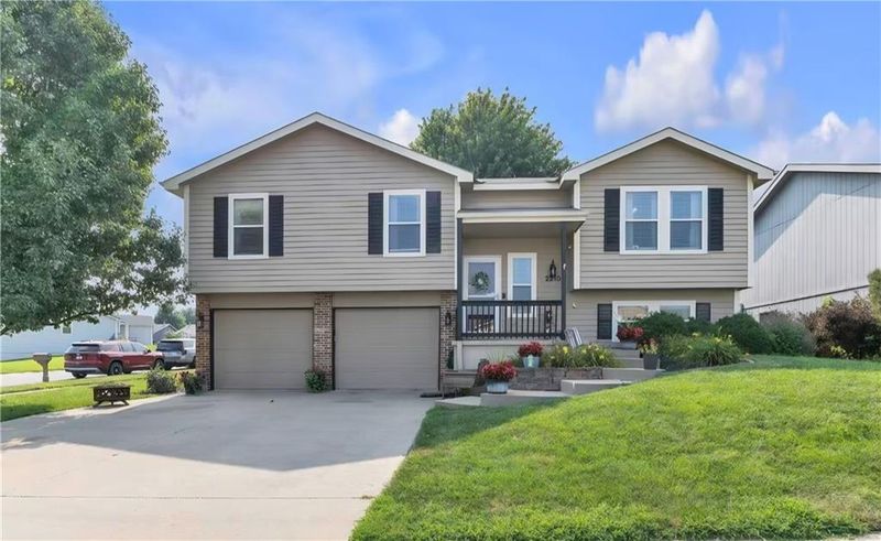 2210 Meadow Trl, St Joseph, MO 64503