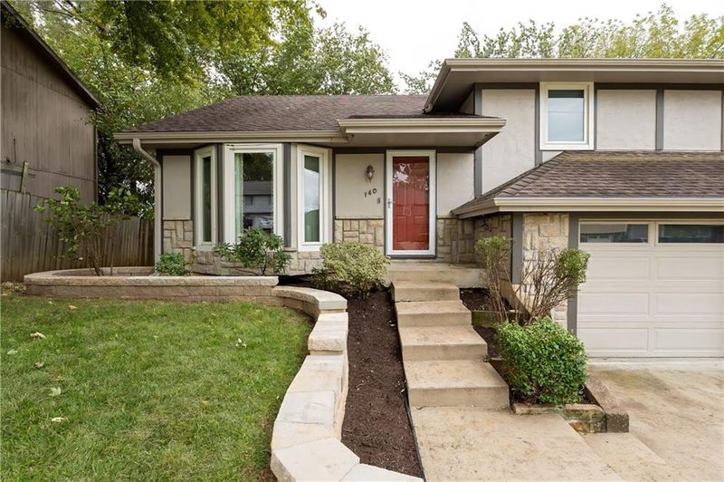 140 Debra St, Lansing, KS 66043