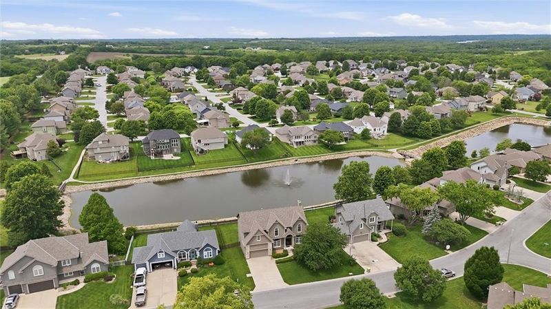 2808 SW Arthur Dr, Lee's Summit, MO 64082