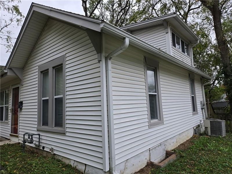100 S Willis Ave, Independence, MO 64050