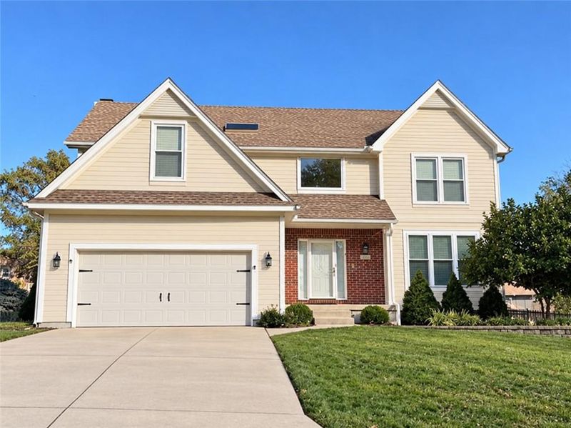 308 Alexandria Dr, Lee's Summit, MO 64063