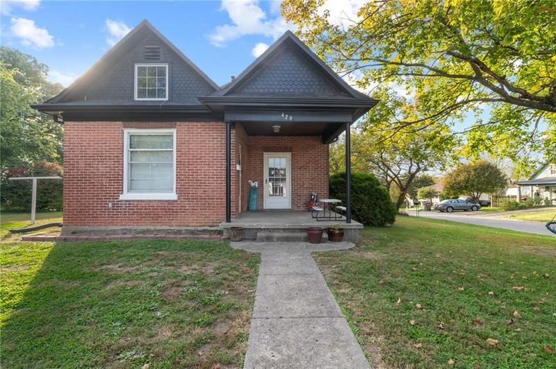 429 S 8th St, Atchison, KS 66002