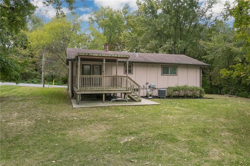 2615 Karnes Rd, St Joseph, MO 64505