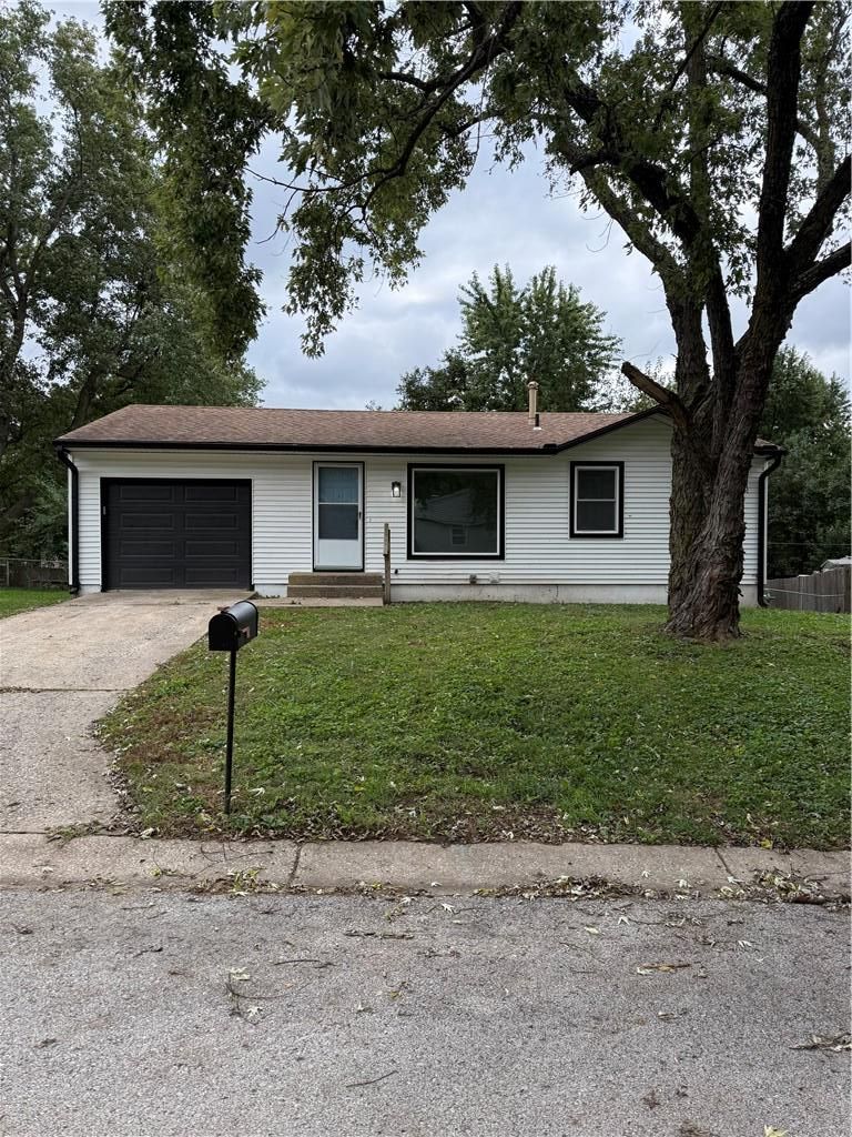 18813 Powahatan Ct W, Independence, MO 64056