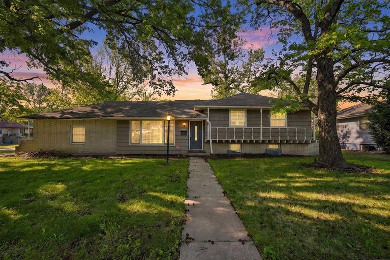 8705 E 83rd Ter, Raytown, MO 64138