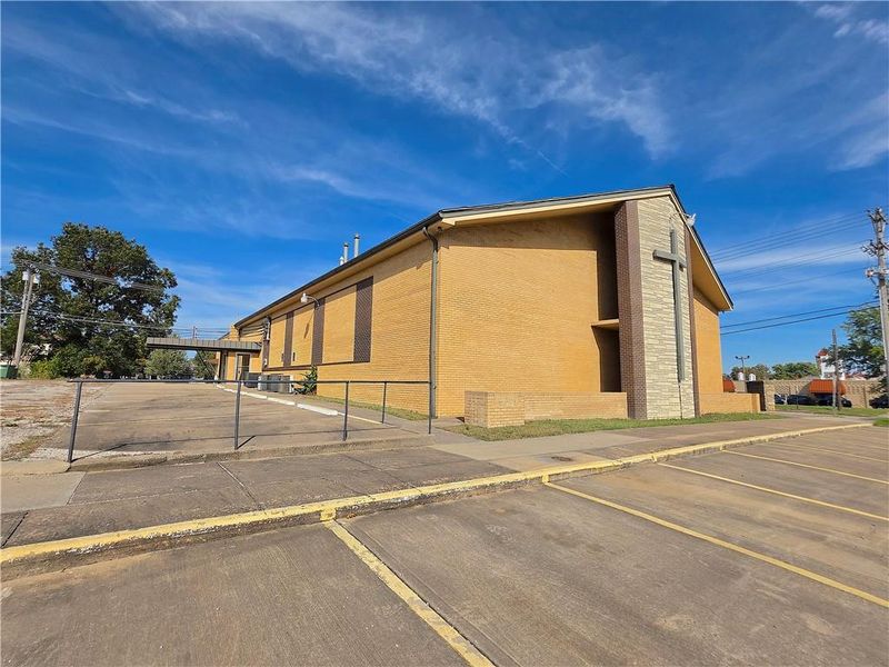 417 S Walnut St, Garnett, KS 66032