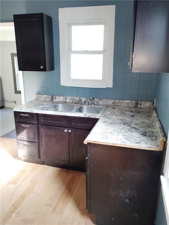 3421 Flora Ave, Kansas City, MO 64109