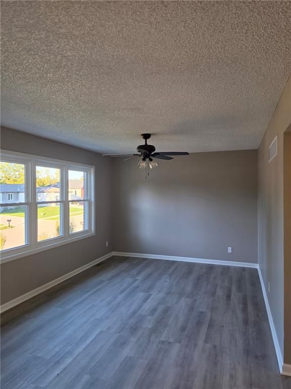 603 SE 21st St, Oak Grove, MO 64075