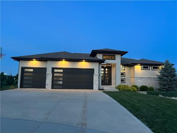 17505 Manor St, Overland Park, KS 66085