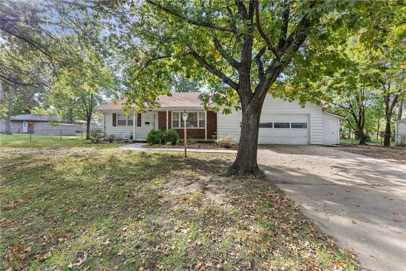 1518 S Maple St, Ottawa, KS 66067
