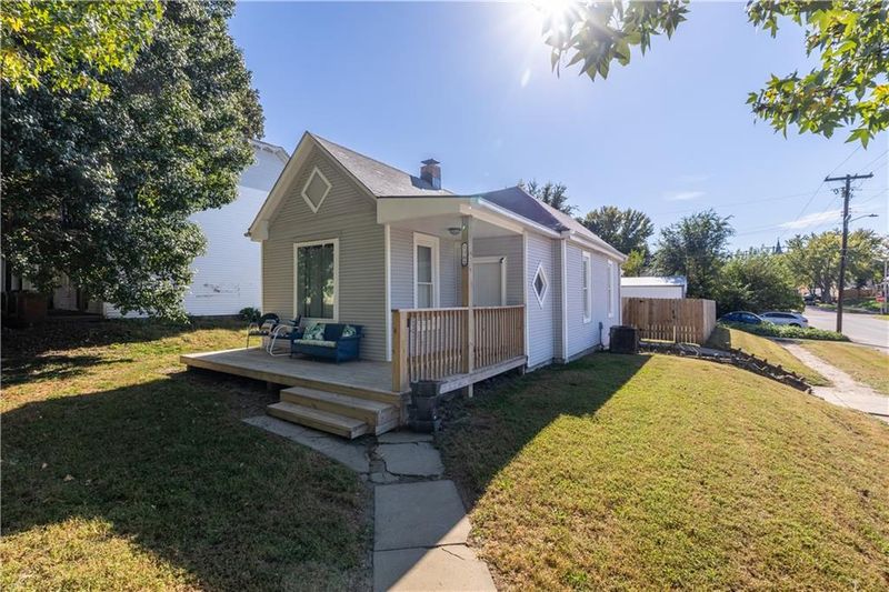 2702 Patee St, St Joseph, MO 64507