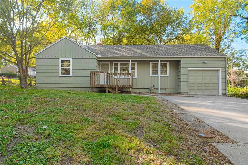 6730 Hawthorne Ave, Raytown, MO 64133