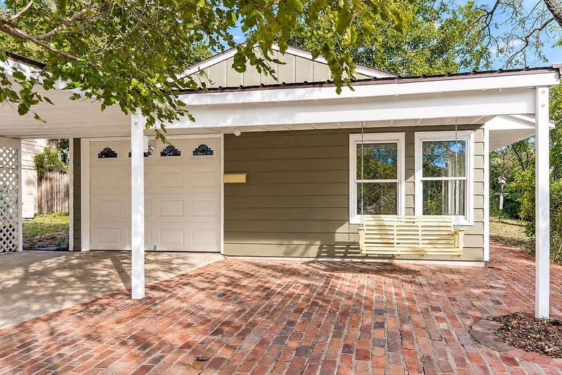 622 Walnut St, Liberty, MO 64068