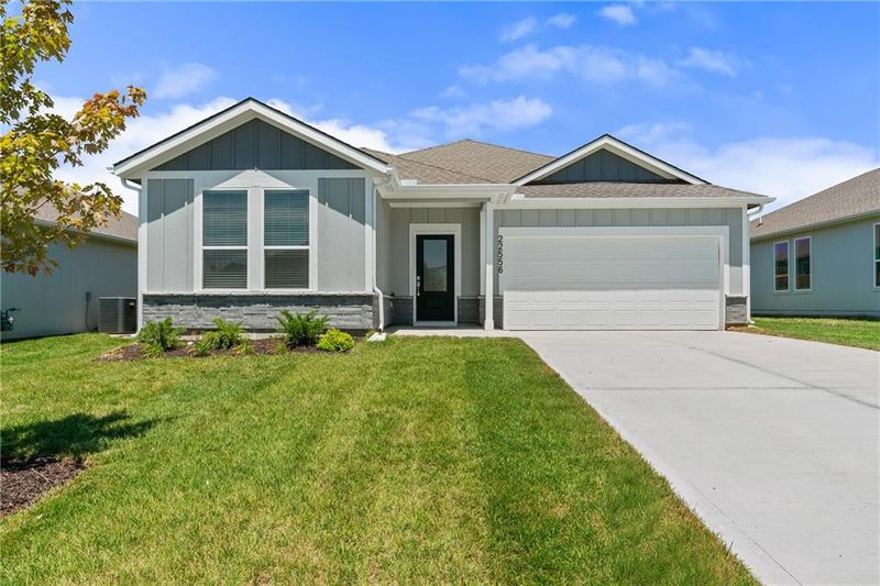 4020 NE Apple Grove Dr, Lee's Summit, MO 64064