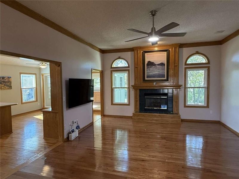 5516 NE Sunshine Dr, Lee's Summit, MO 64064