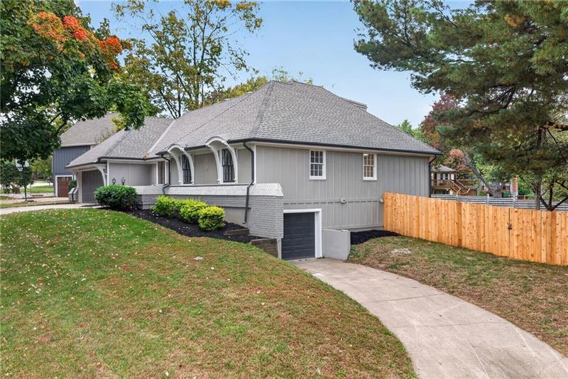 2000 W 120th Ter, Leawood, KS 66209