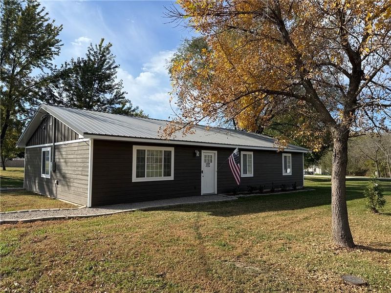 112 E High St, Coffey, MO 64636