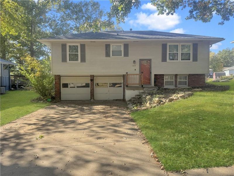1109 NE 10th St, Blue Springs, MO 64014