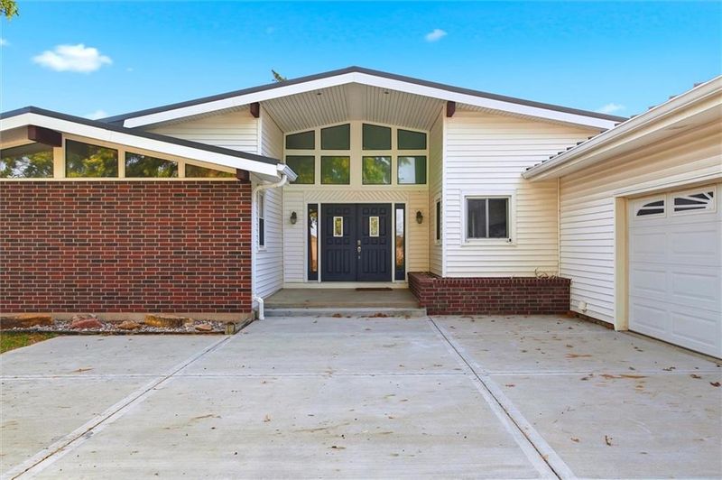 2211 Murphy School Rd, Grain Valley, MO 64029