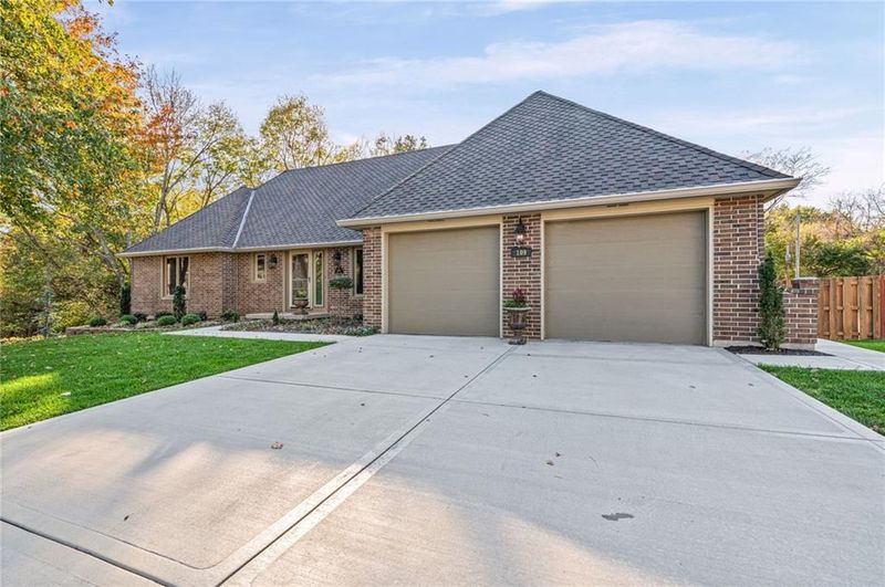 109 Willow Point Rd, Lansing, KS 66061