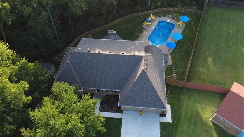109 Willow Point Rd, Lansing, KS 66061