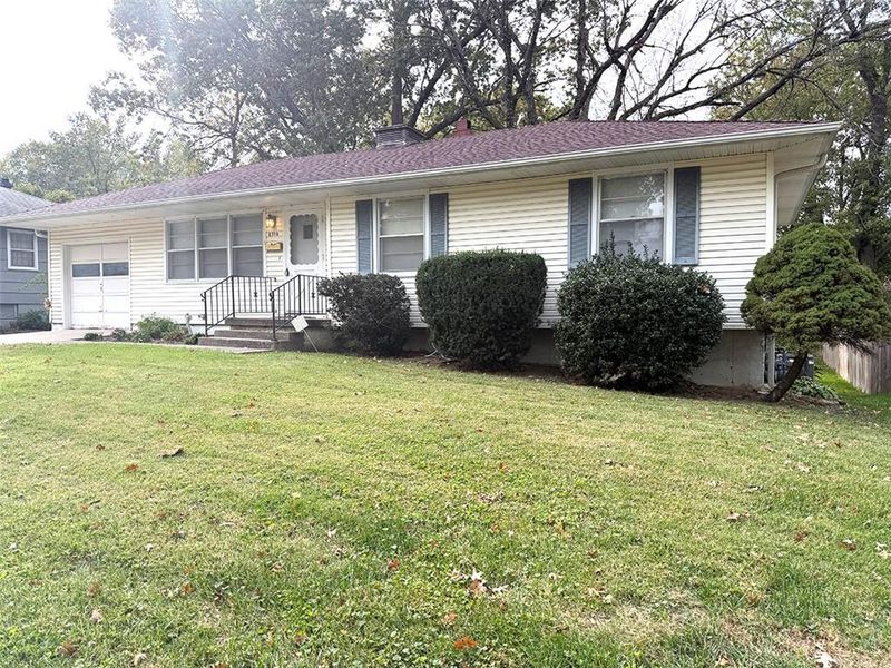 8310 Stark Ave, Raytown, MO 64138
